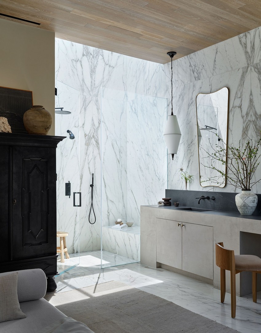 10 Astonishing Bathrooms by Top Interior Designers