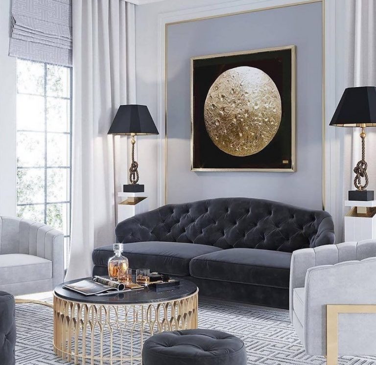 LIVING ROOM WITH GOLDEN ACCENTS