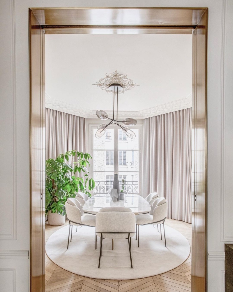 Elegant Dining Room: A Peaceful Design